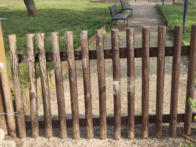La seconda, di tutt�altra qualit�, � in contrada Ferrigni. Circondata da una staccionata in legno � ombreggiata da una bella e ricca vegetazione con tanto di panchine